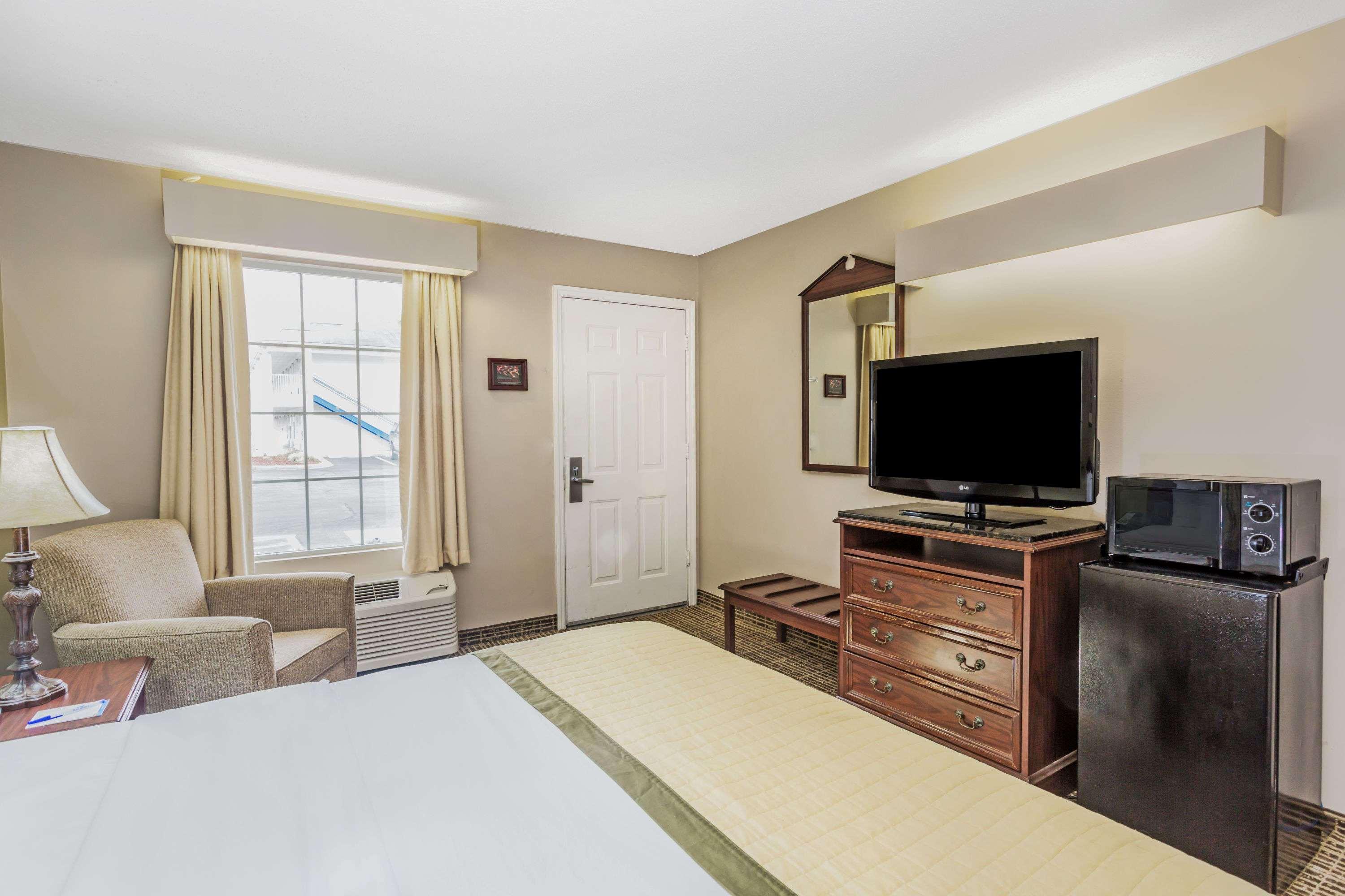 Baymont By Wyndham Valdosta At Valdosta Mall Екстер'єр фото