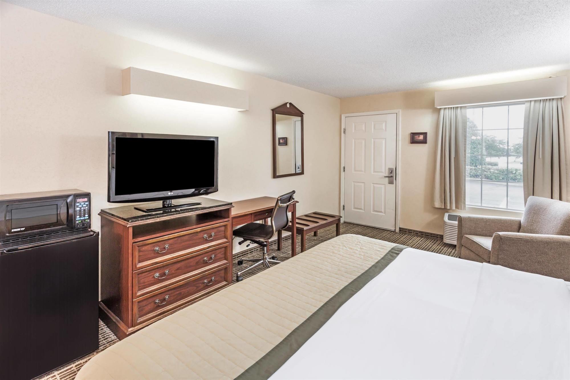 Baymont By Wyndham Valdosta At Valdosta Mall Екстер'єр фото